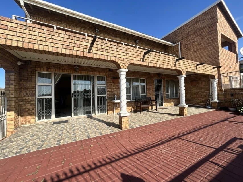 4 bedroom house for sale in Lotus park