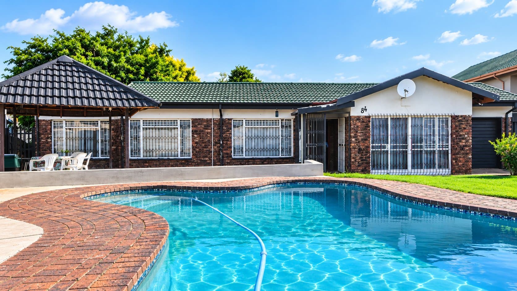 Verwoerdpark Family Home with Lapa, Pool and Private Garden
