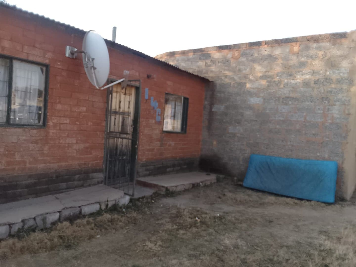 House for sale - With outside room.