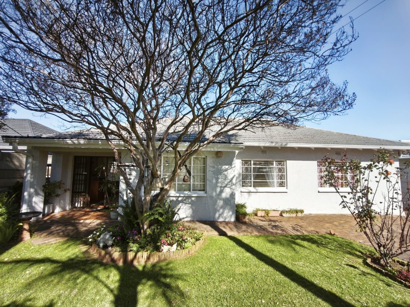 Sunny Sunnyridge Home with beautiful Garden and a Cottage!, picture 3