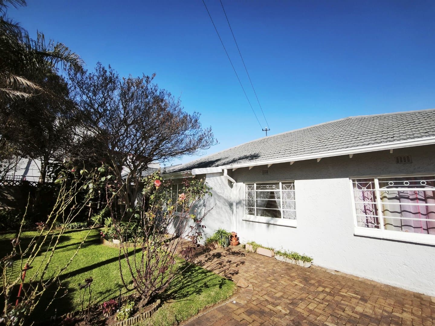 Sunny Sunnyridge Home with beautiful Garden and a Cottage!, picture 2