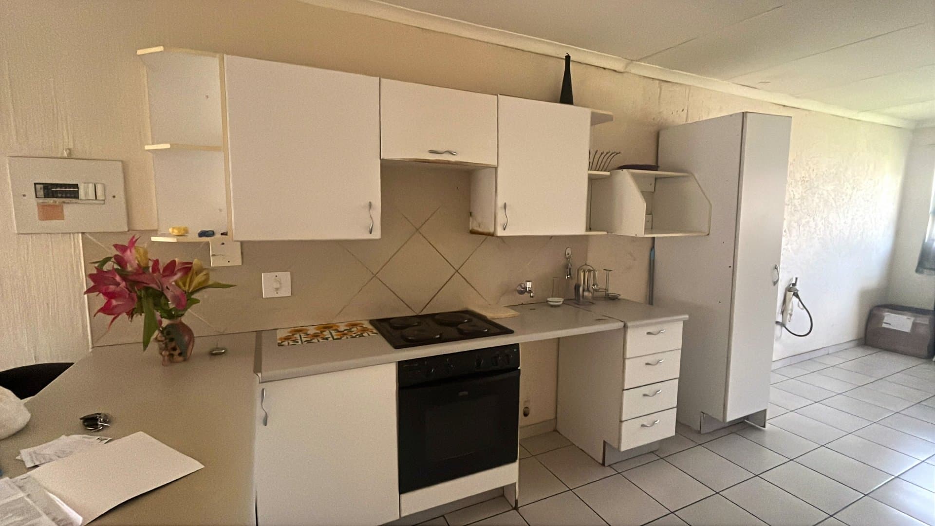 Sunny Elspark flat with built in braai and pool