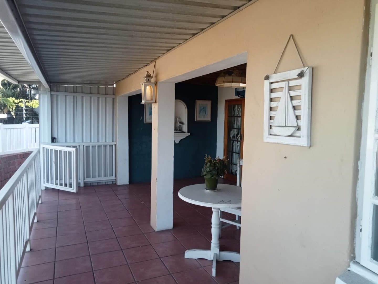 4 Bedroom story house situated in quiete ,secured area near almost every shopping centre, hospitals and DUT.