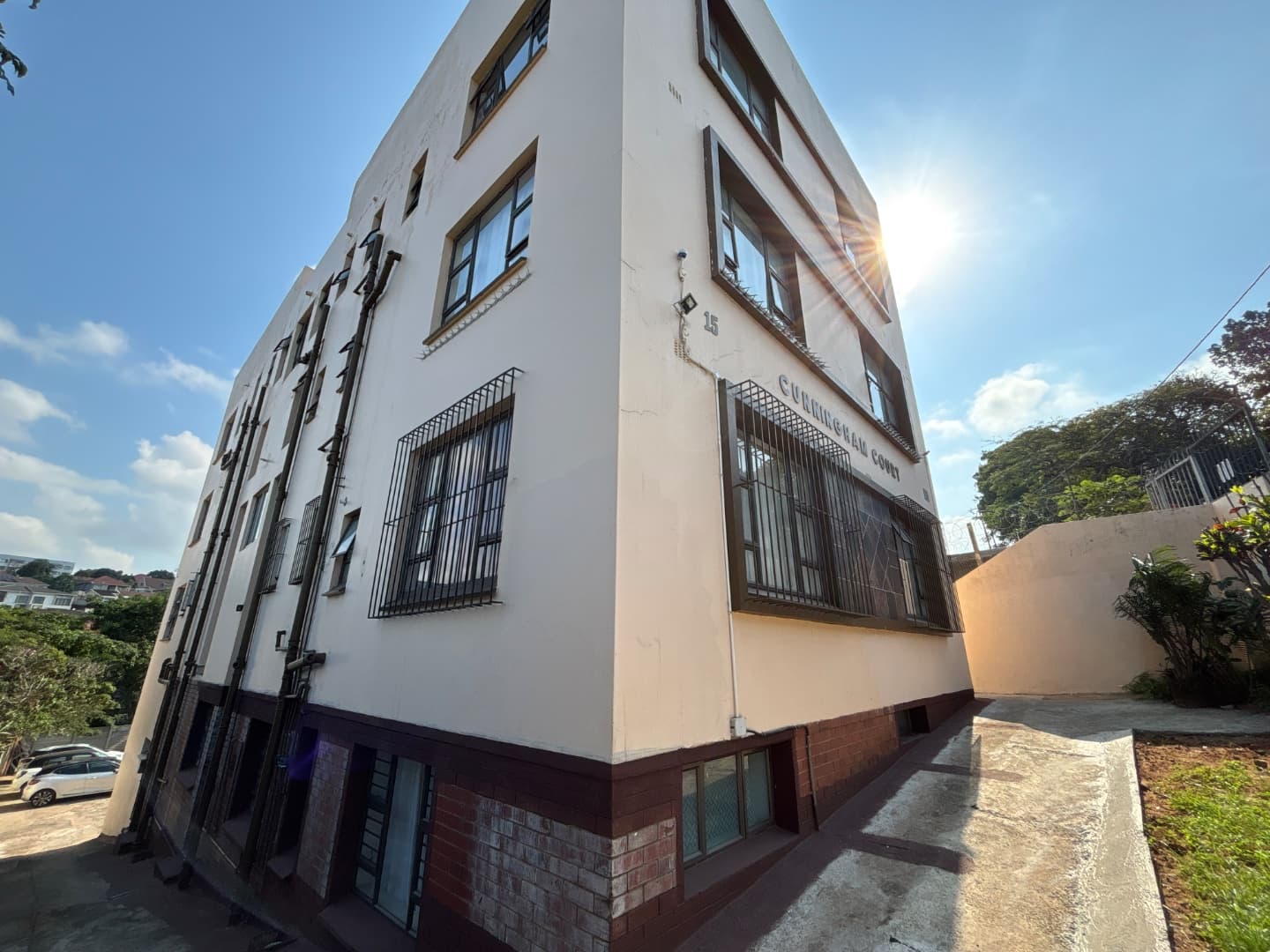 21 BEDROOM APARTMENT, UMBILO