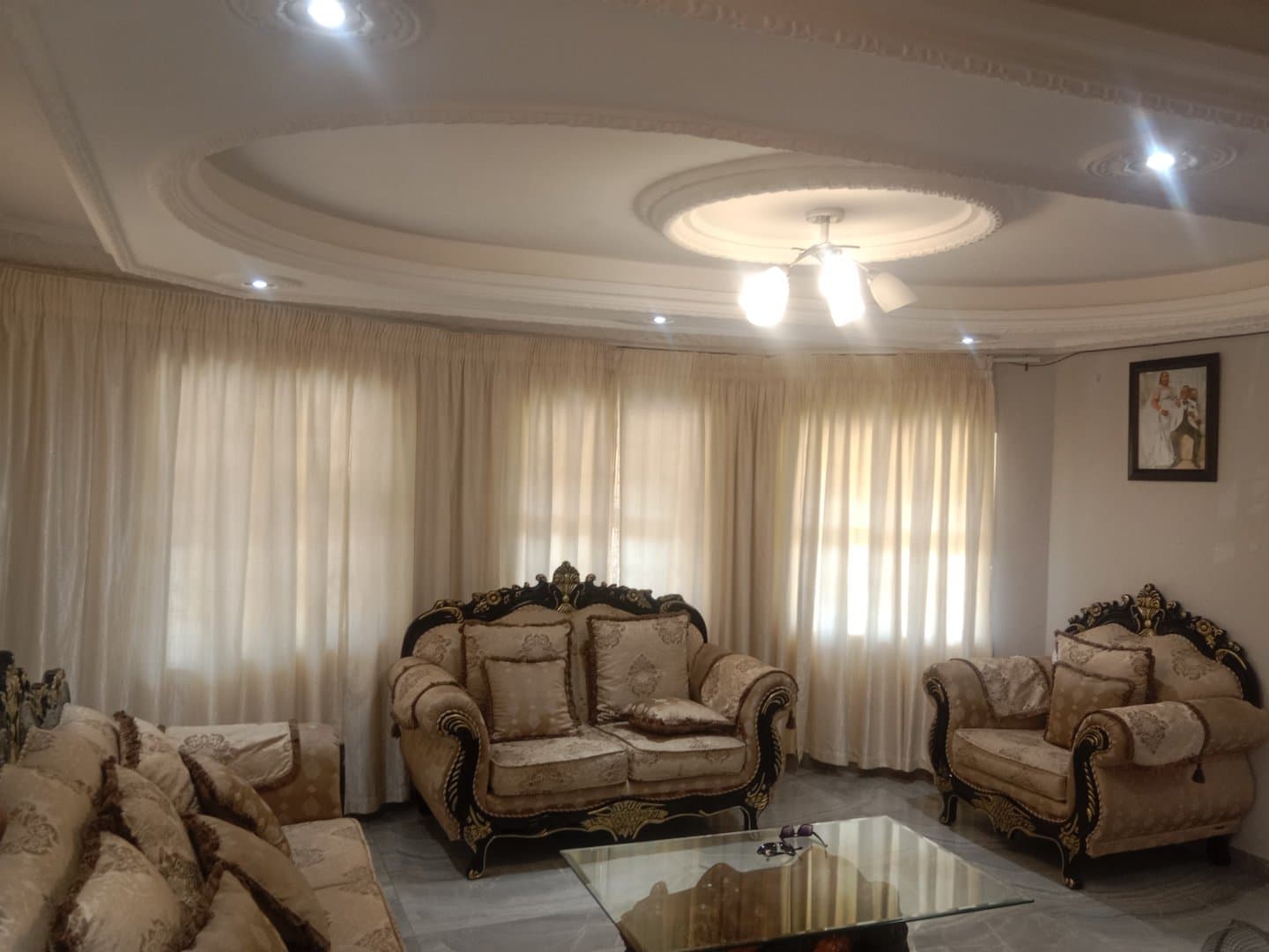 A MASSIVE double- story 5-bedroom house for sale with double garage , fully fenced and 4 parking.