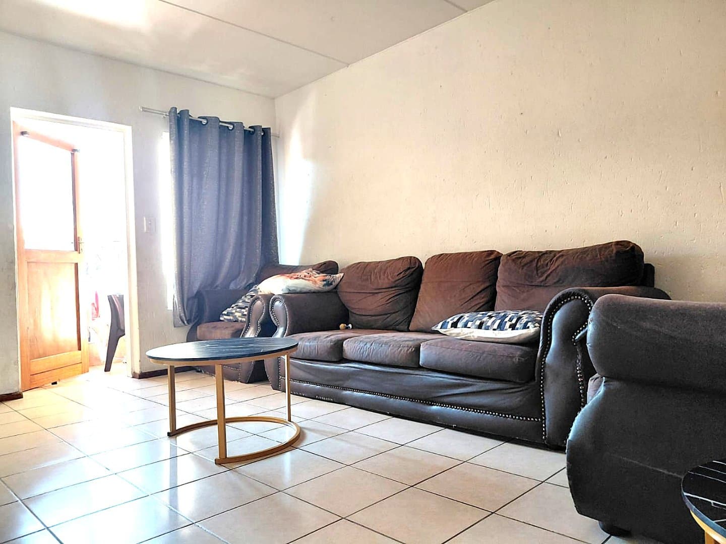 Don't Miss This Fantastic & Spacious 2-Bedroom Townhouse in a Prime Location, picture 3