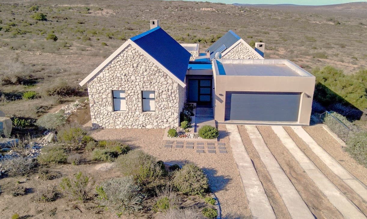 Modern Coastal Charm in Shark Bay