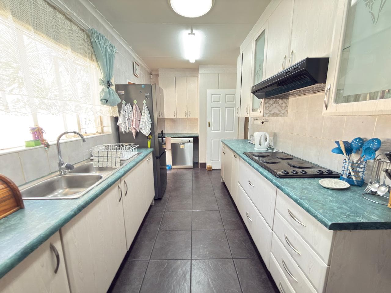 Spacious Family Home with a Separate Two-Bedroom Flatlet, picture 3