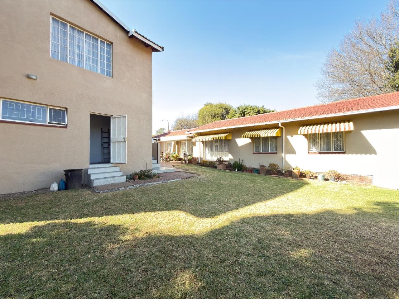 Spacious Family Home with a Separate Two-Bedroom Flatlet, picture 2