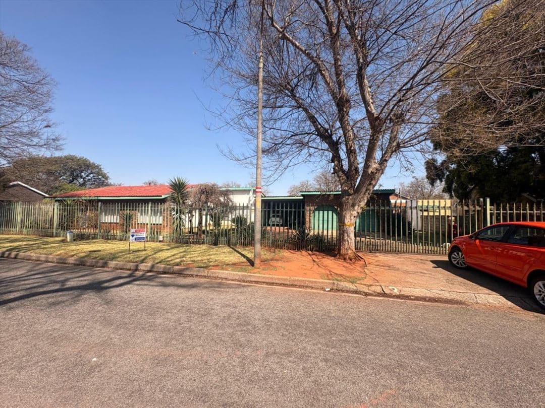 Spacious 3-Bedroom Family Home with Flatlet – Ideal for Extended Family or Rental Income