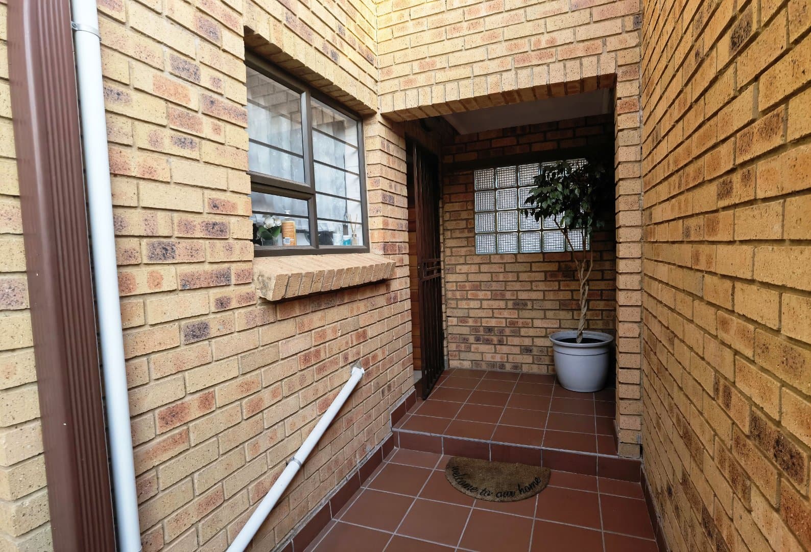 Modern Pet-Friendly Ground floor Unit!, picture 3