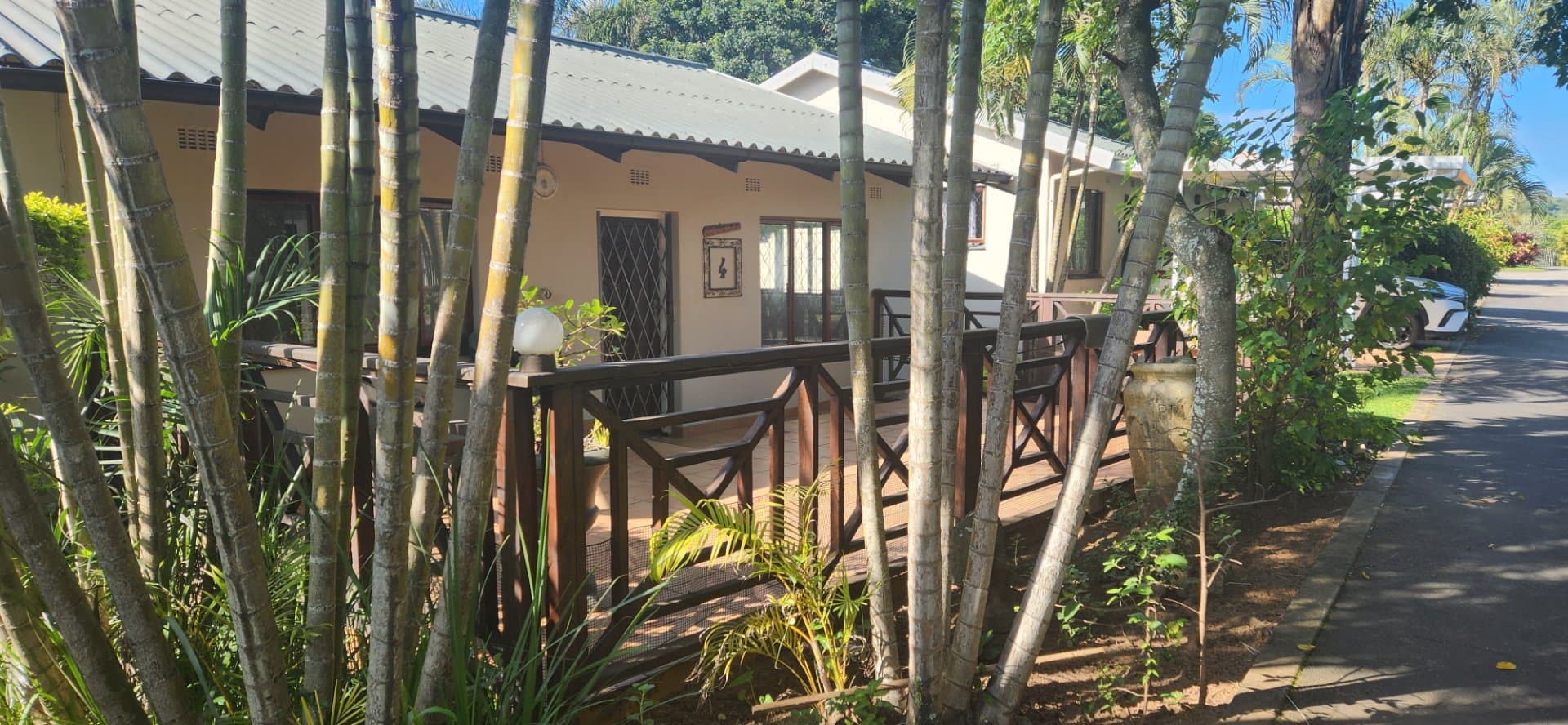 FREE STANDING SIMPLEX TOWNHOUSE ON THE BORDER OF SHELLY BEACH AND OSLO - CLOSE TO SHOPS, HOSPITALS, SCHOOLS AS WELL AS CRESTON COLLEGE, picture 2