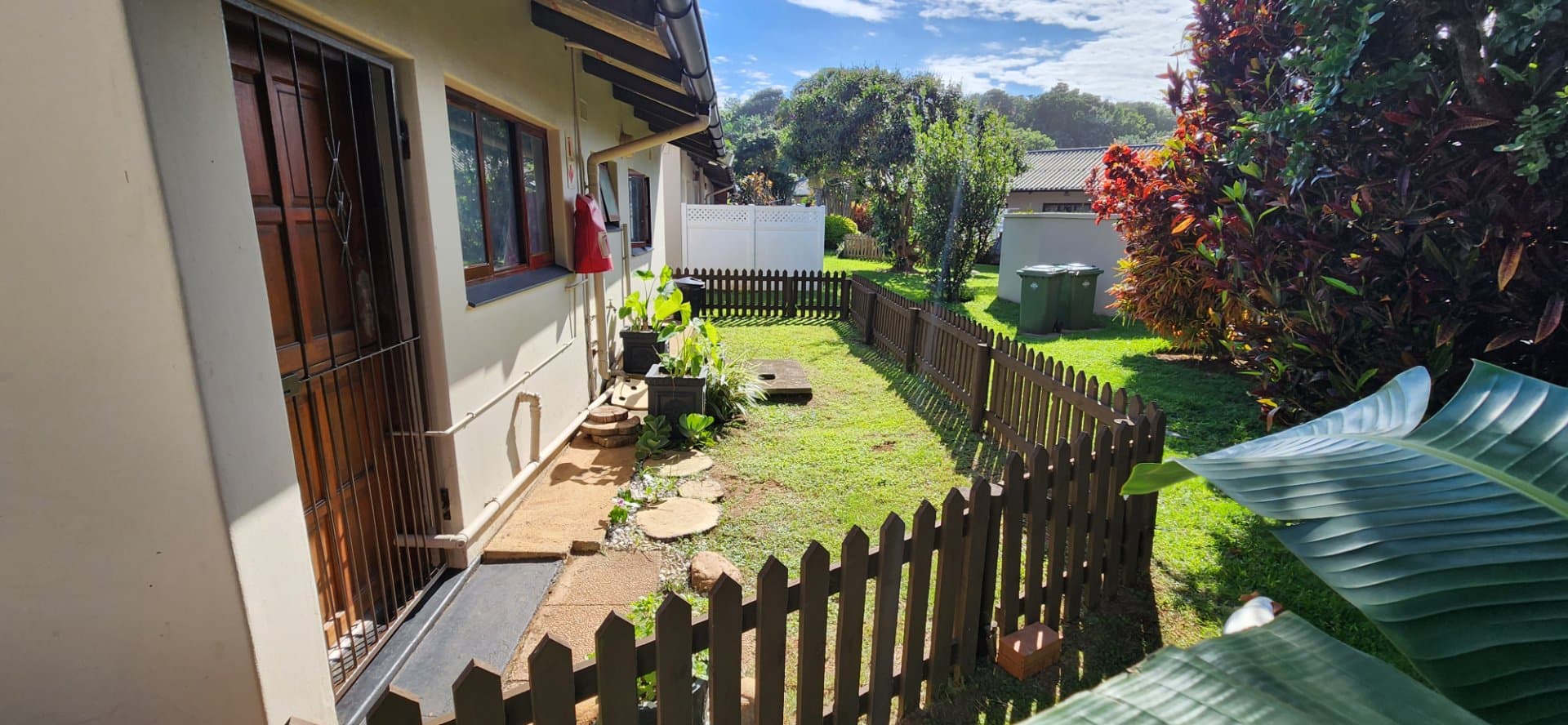 FREE STANDING SIMPLEX TOWNHOUSE ON THE BORDER OF SHELLY BEACH AND OSLO - CLOSE TO SHOPS, HOSPITALS, SCHOOLS AS WELL AS CRESTON COLLEGE, picture 3