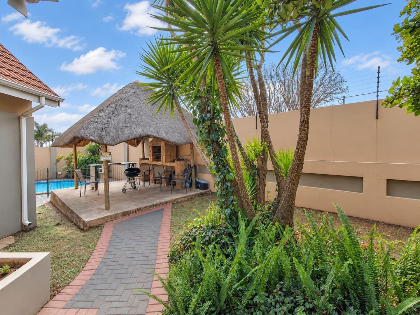 Spacious Family Home with Pool & Excellent Security in Upmarket Sunnyridge!