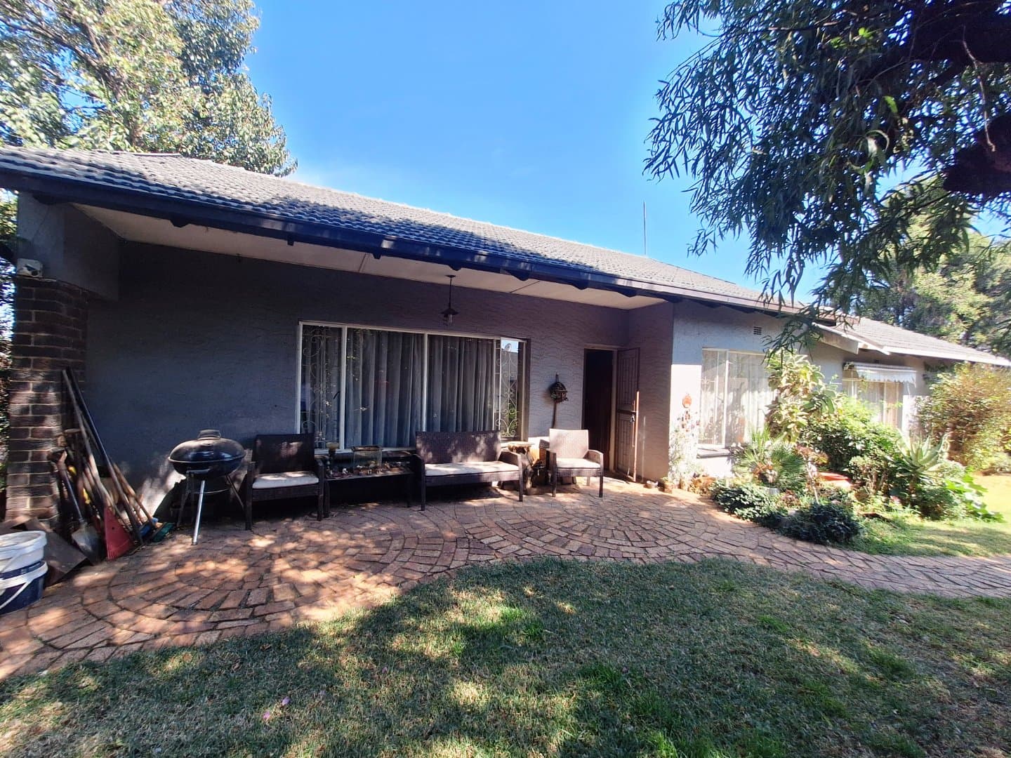 Cozy Woodmere Family Home with Granny Flat!, picture 2