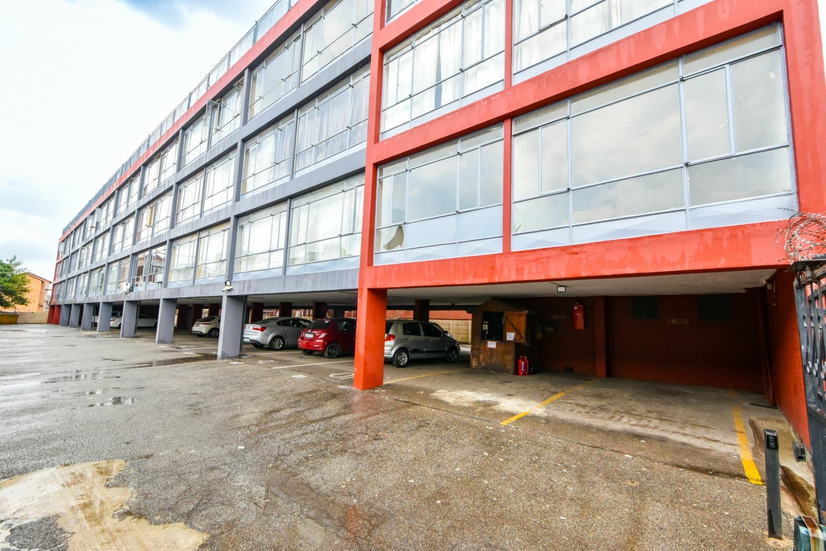 Well-Located Two-Bedroom Apartment with 24-Hour Security, picture 2