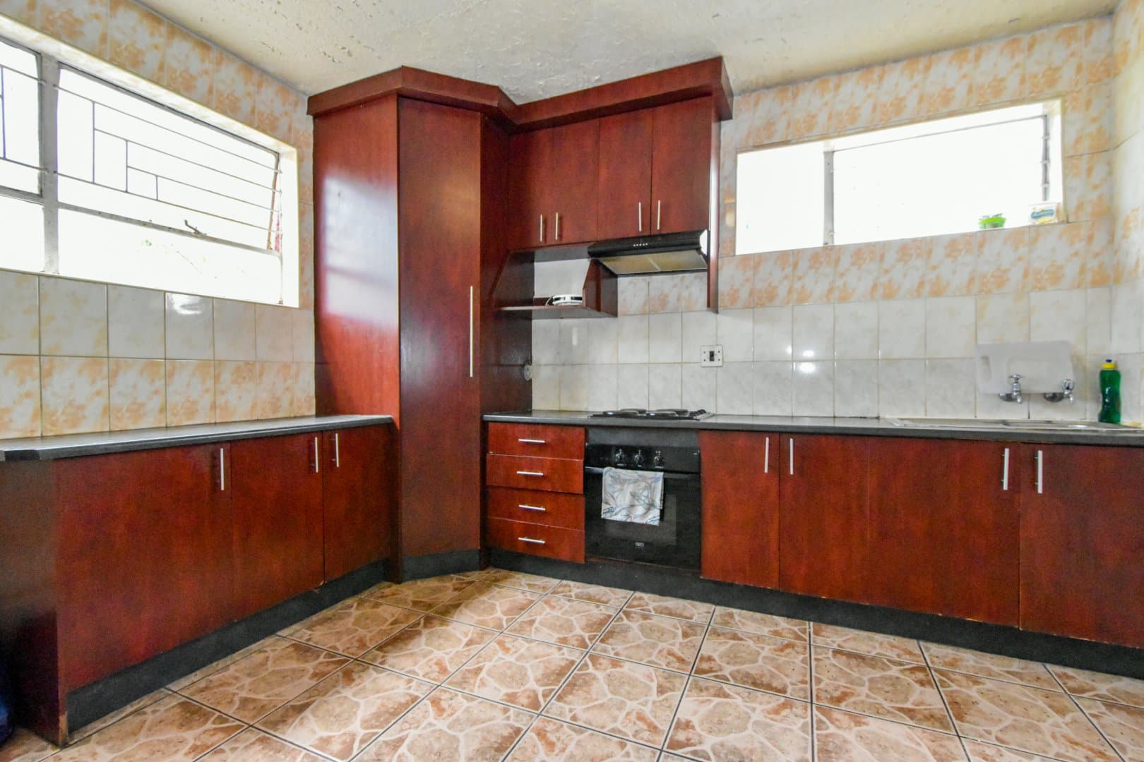 Well-Located Two-Bedroom Apartment with 24-Hour Security, picture 3
