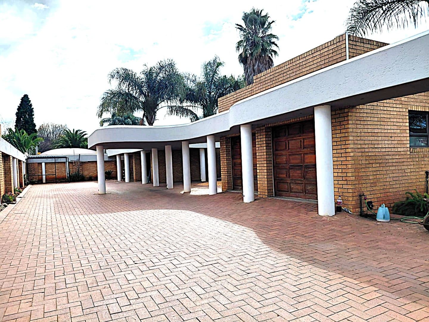 Exclusive Family Home with Granny Flat, Pool & Exceptional Space, picture 3