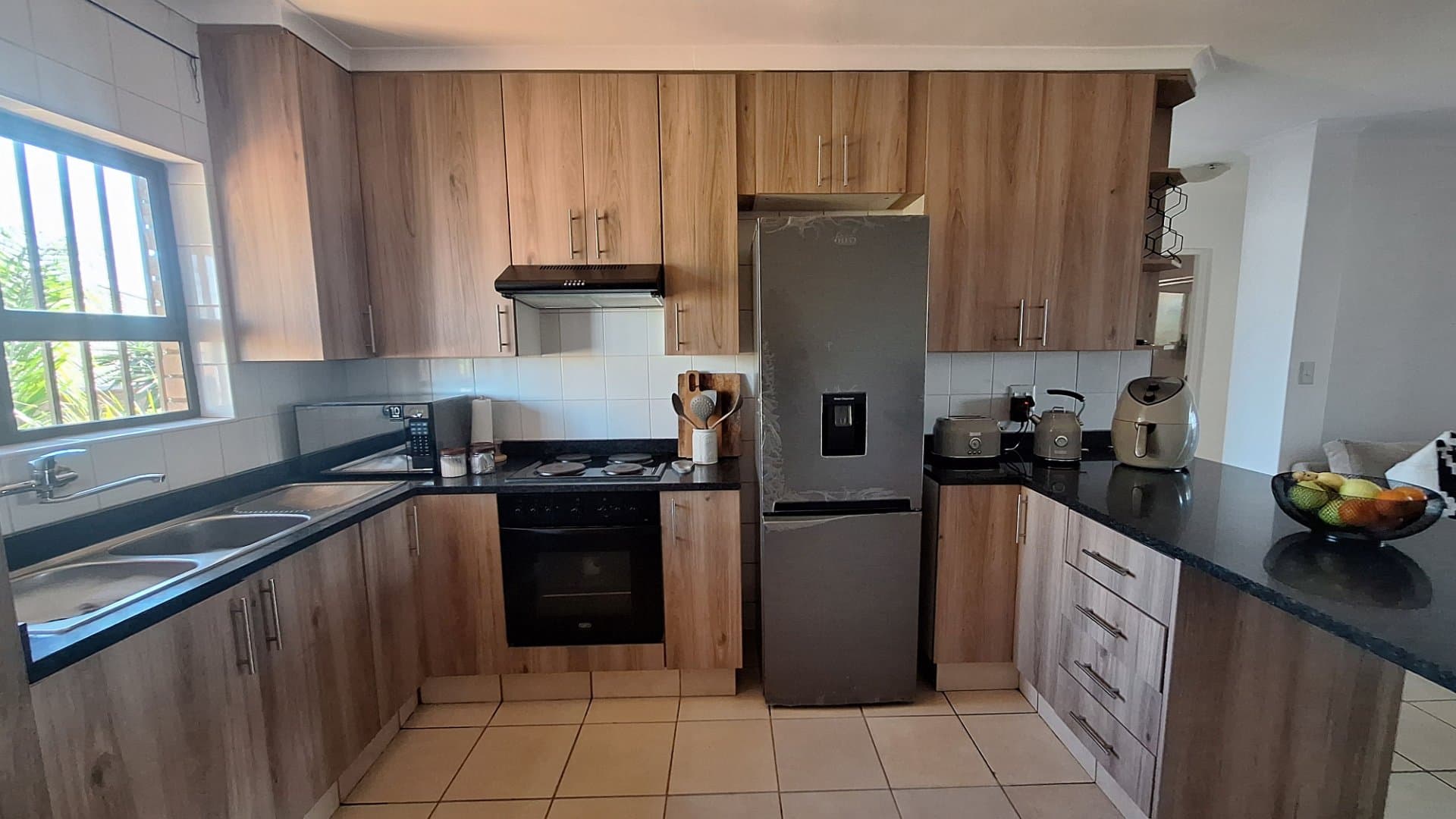 Modern Pet-Friendly Upstairs Unit!, picture 3