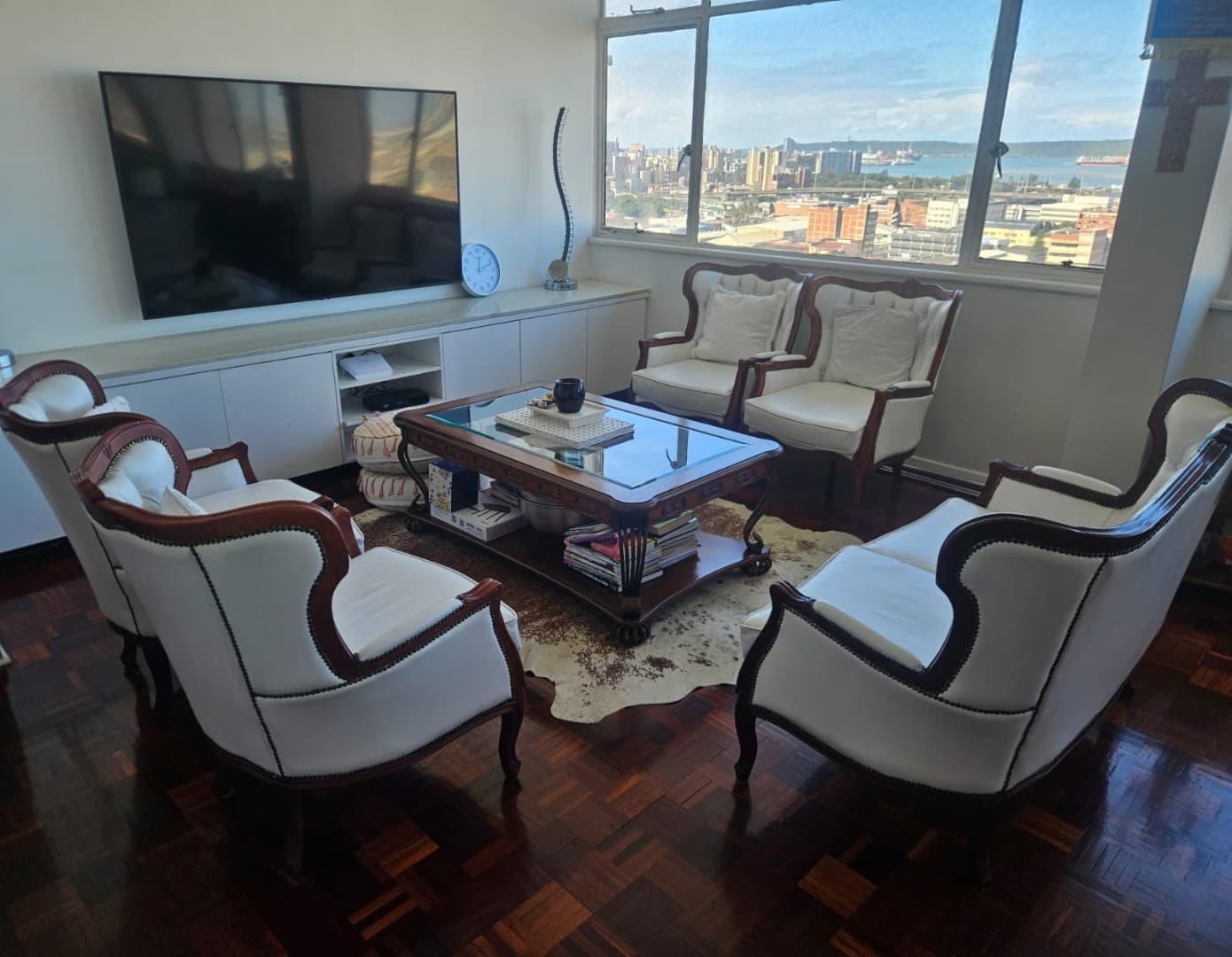 Stunning Penthouse in Davenport Square