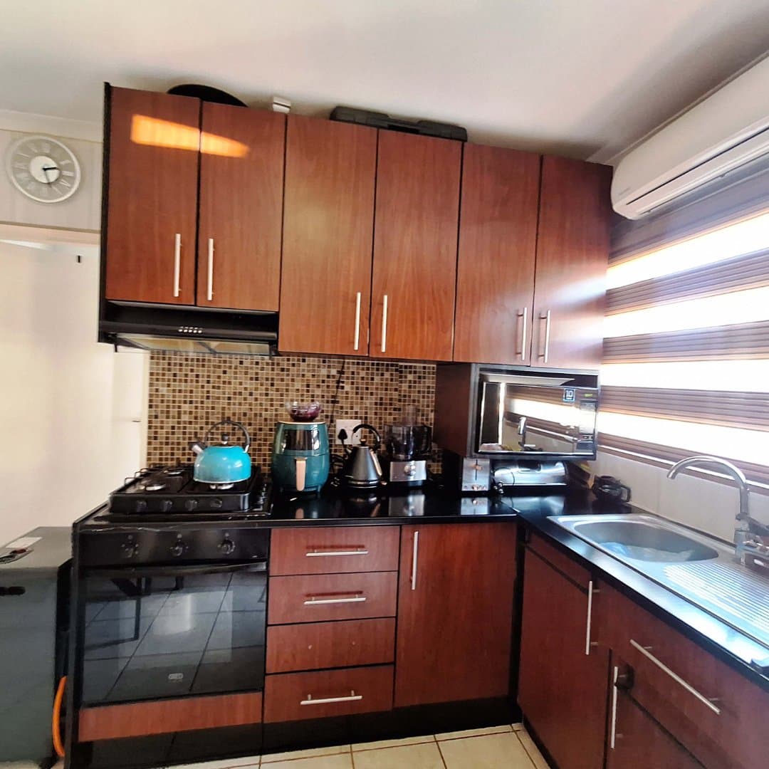 Bright 3 bed Townhouse in Dawn Park with fibre, picture 3