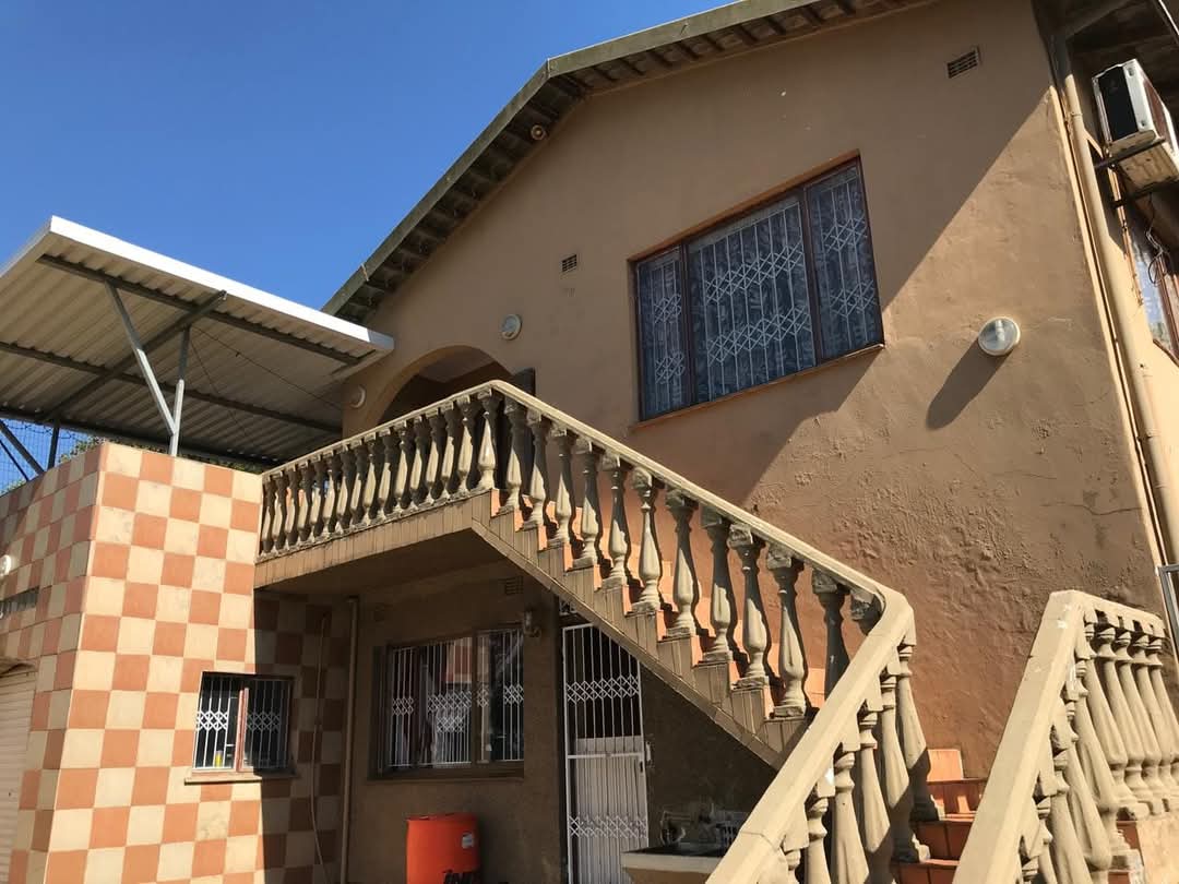 A beautiful house for sale in Springfield Park with a single garage and parkings