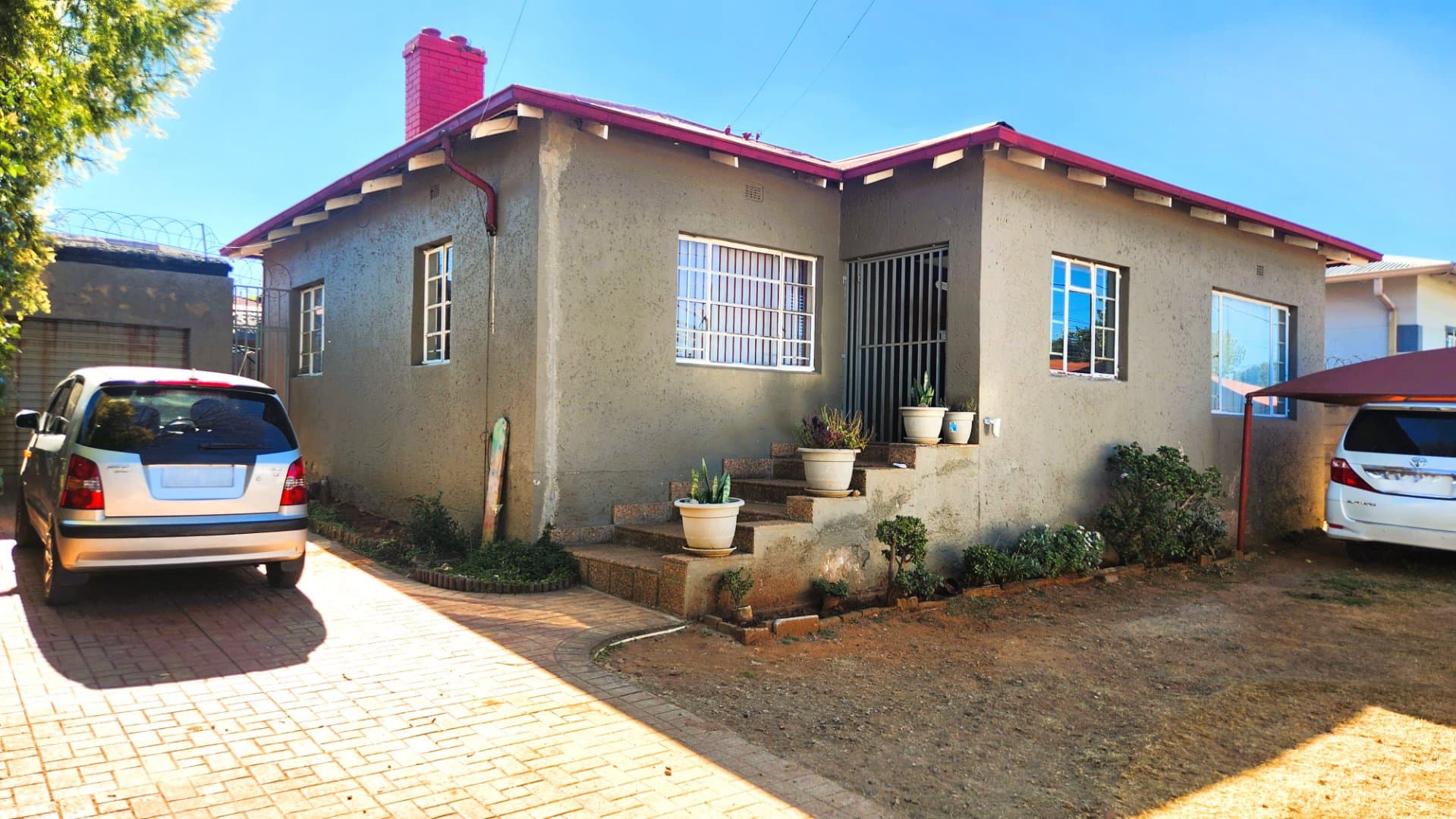 Lovely Family Home with Granny Flat & Pool!