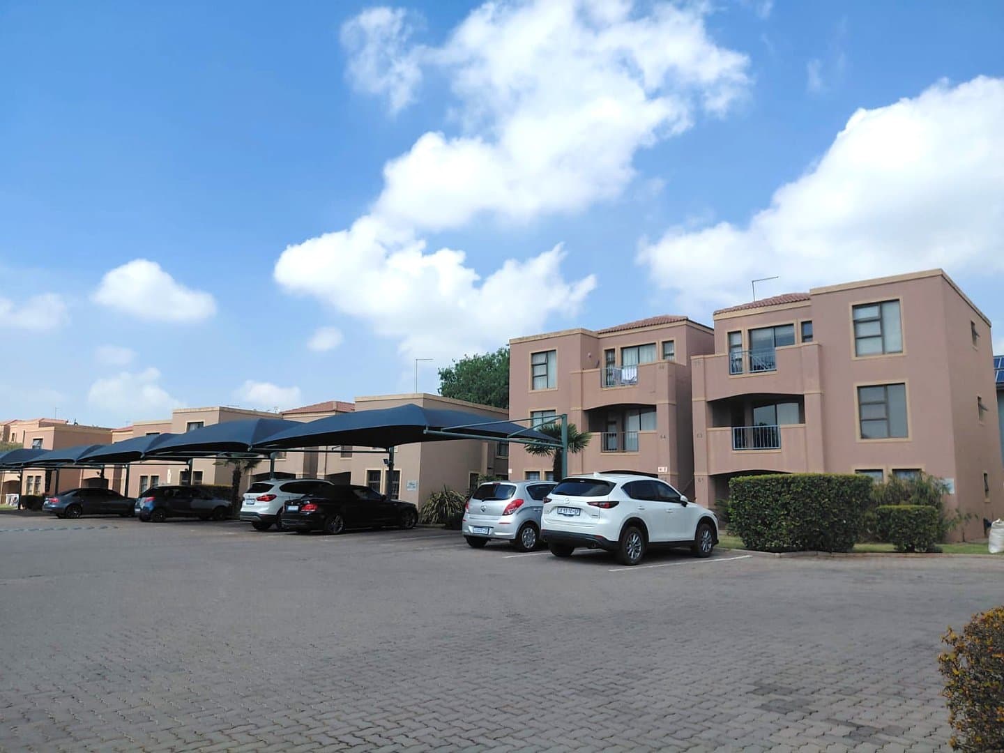 Modern 2-Bedroom Townhouse – Perfect for Lock-Up-and-Go