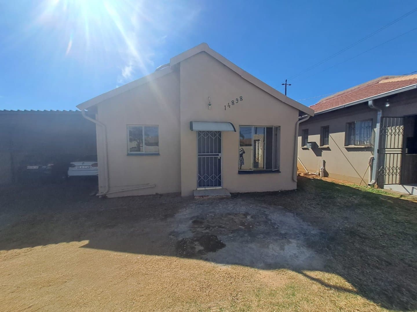 3-BEDROOM HOME + 3 SELF-CONTAINED BACHELOR UNITS | GREAT INVESTMENT OPPORTUNITY, picture 2