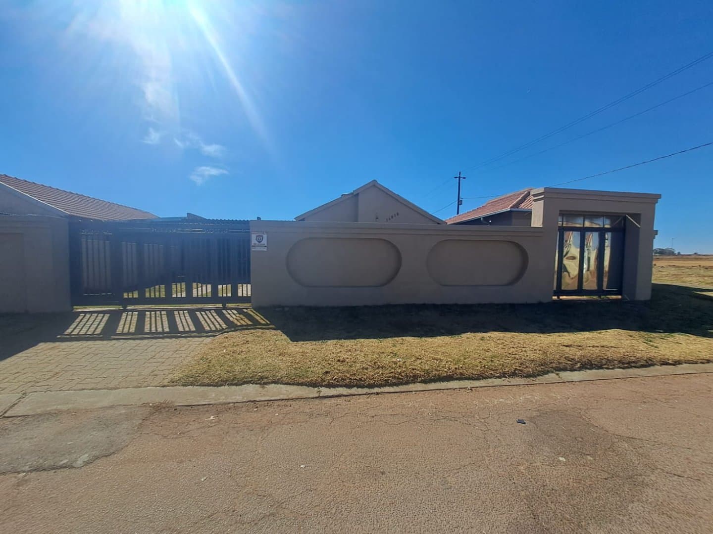 3-BEDROOM HOME + 3 SELF-CONTAINED BACHELOR UNITS | GREAT INVESTMENT OPPORTUNITY