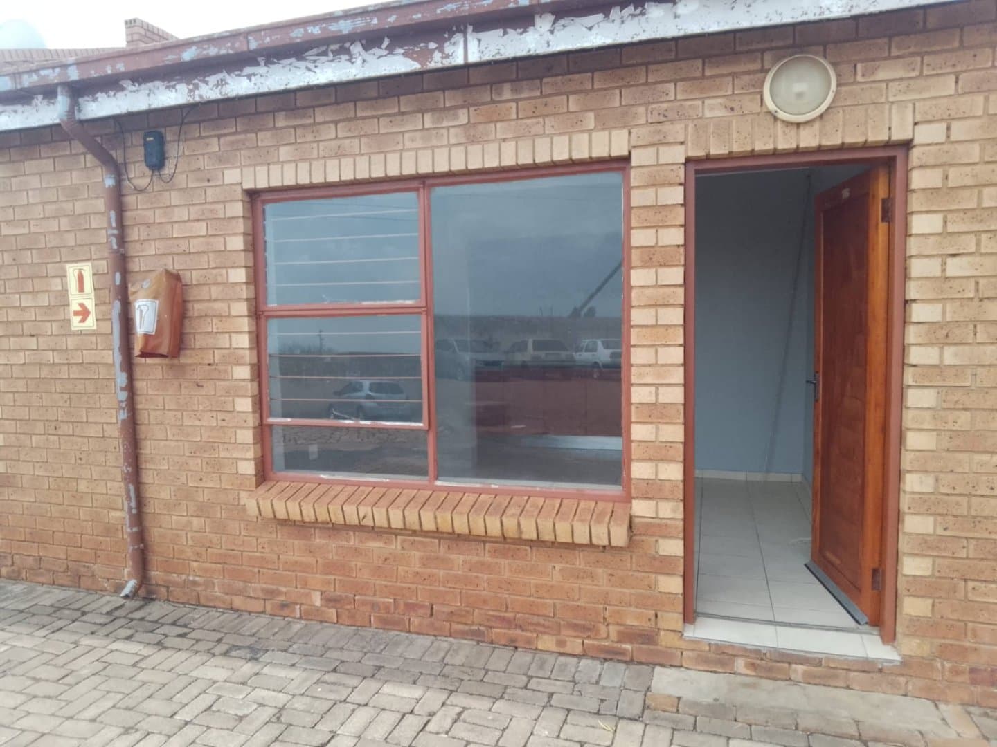 1-BEDROOM TOWNHOUSE FOR SALE – GREAT INVESTMENT OPPORTUNITY!, picture 2