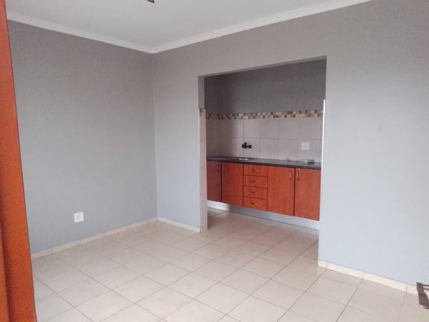 1-BEDROOM TOWNHOUSE FOR SALE – GREAT INVESTMENT OPPORTUNITY!, picture 3