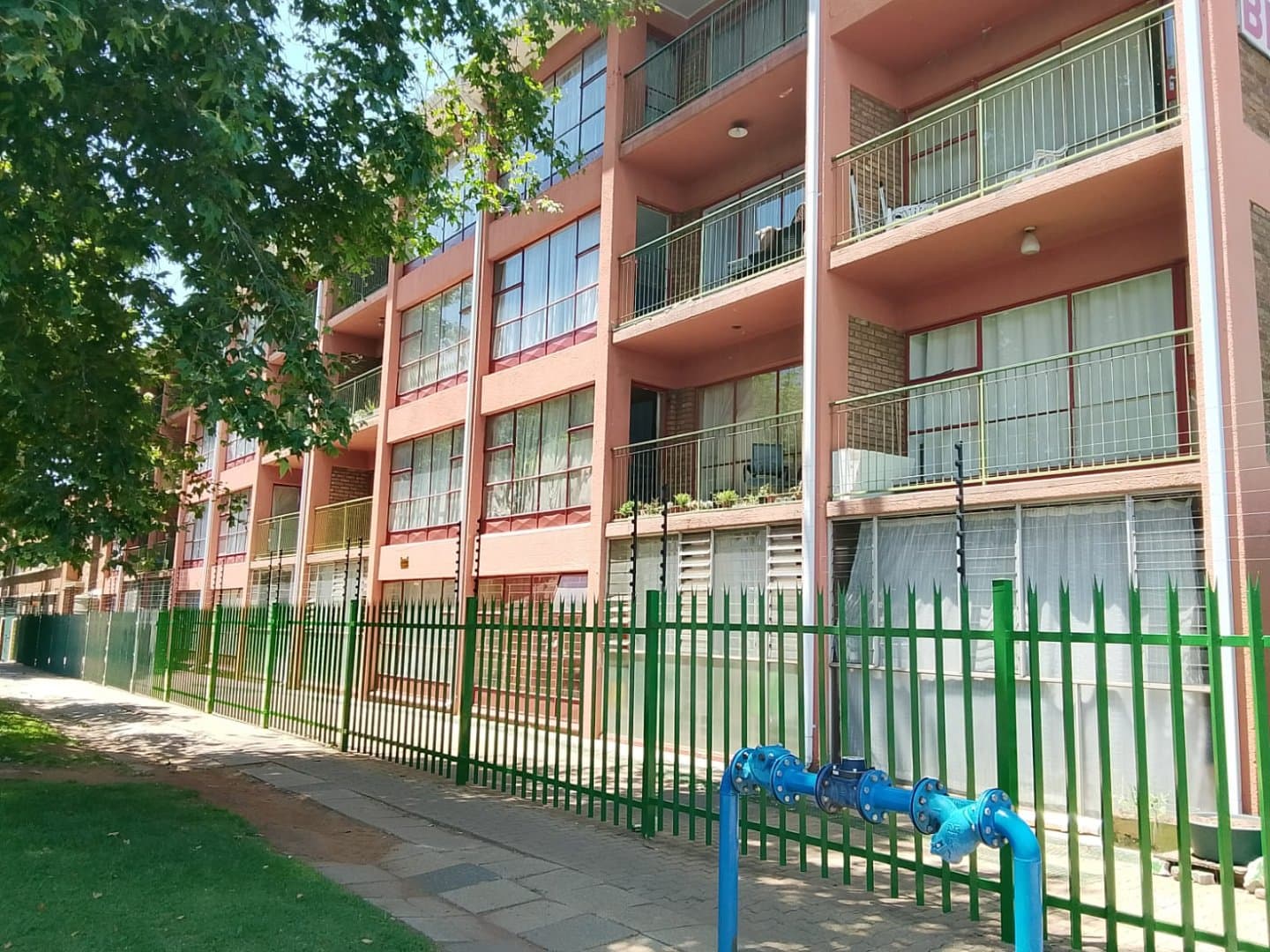 Neat flat in a nice complex NO PETS