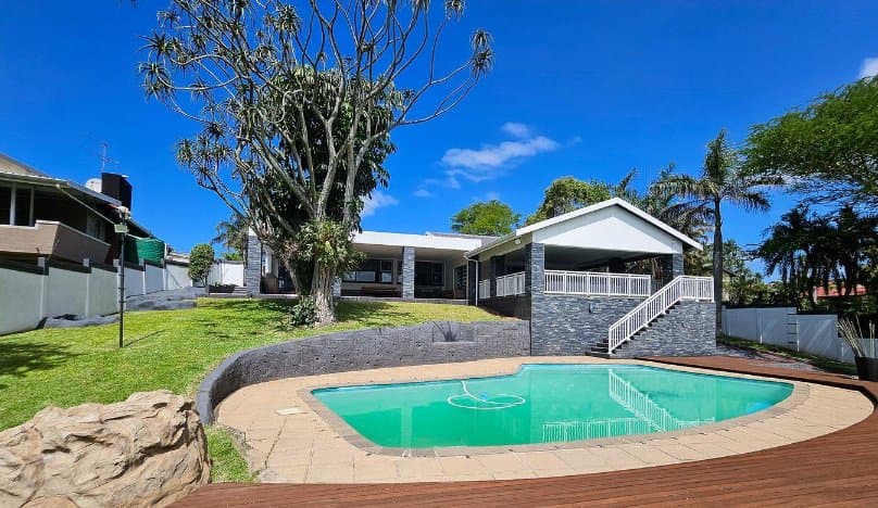 6 bedroom house for sale in Athlone Park, Amanzimtoti