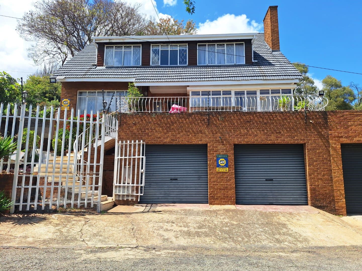 Chic Kensington family home with airy living spaces!
