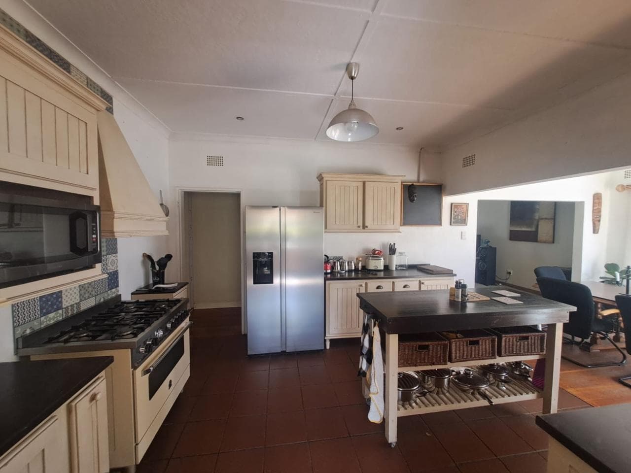Stunning Renovated 3-Bedroom Family Home with Pool, Entertainment Area & Solar, picture 3