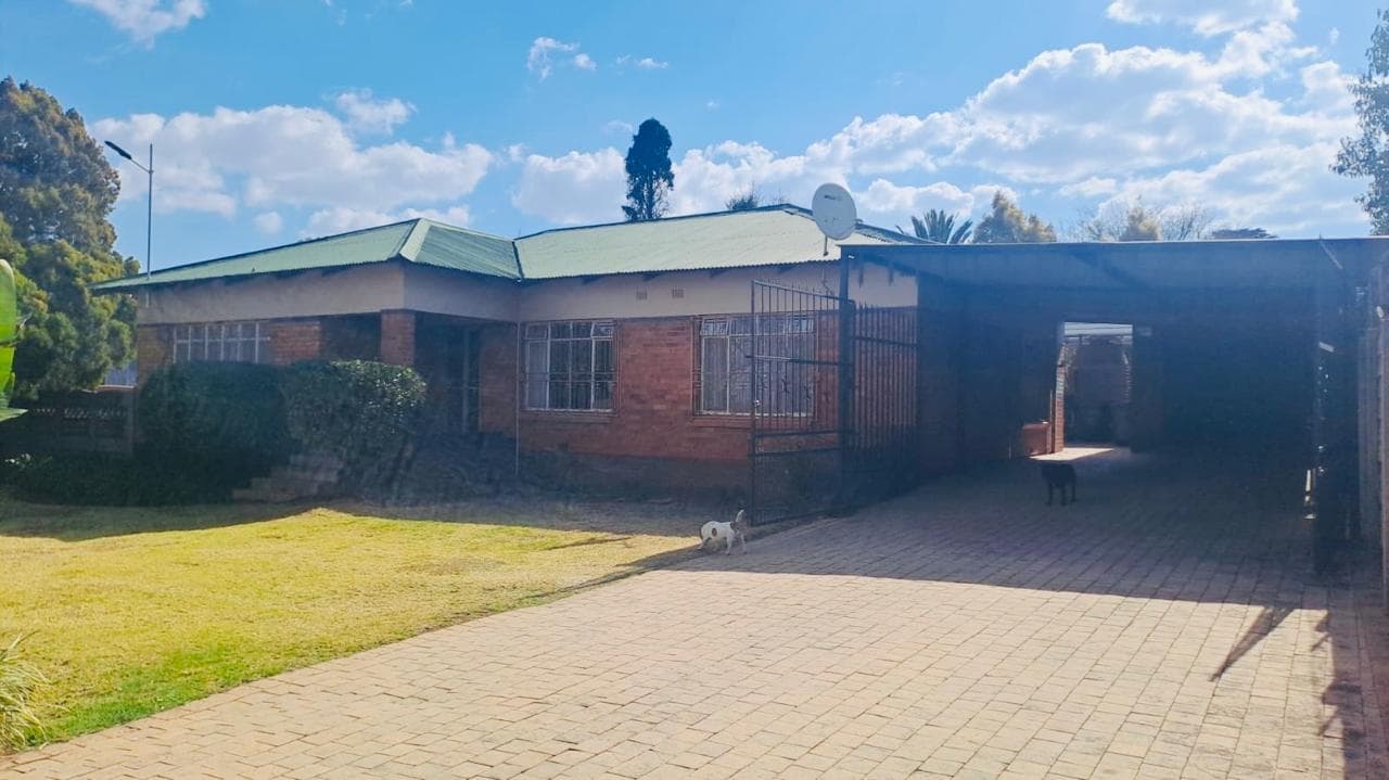 Stunning Renovated 3-Bedroom Family Home with Pool, Entertainment Area & Solar