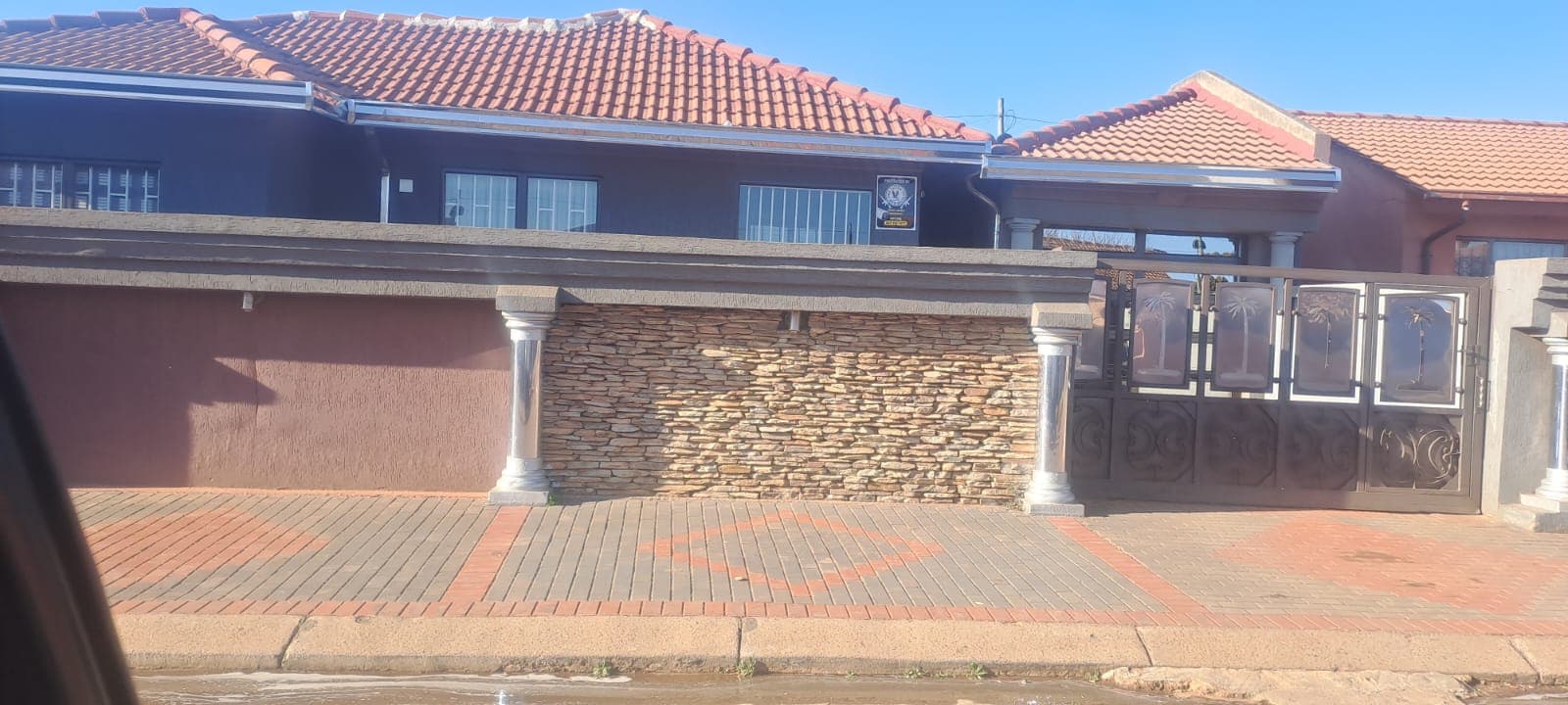 Chic 3 Bedroom Haven in Vosloorus with Fibre