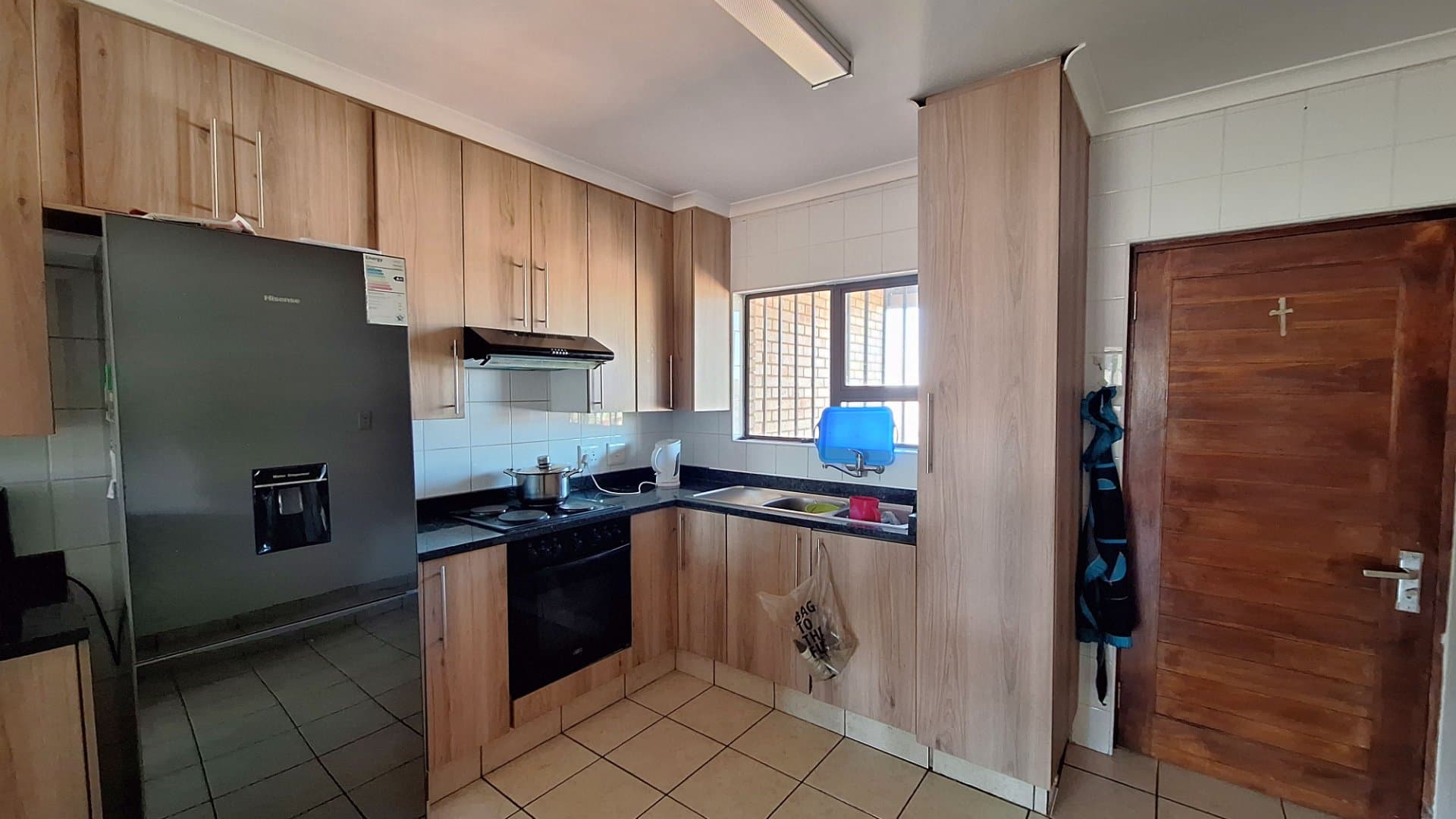Modern Pet-Friendly, 3 Bed Upstairs Unit!, picture 3