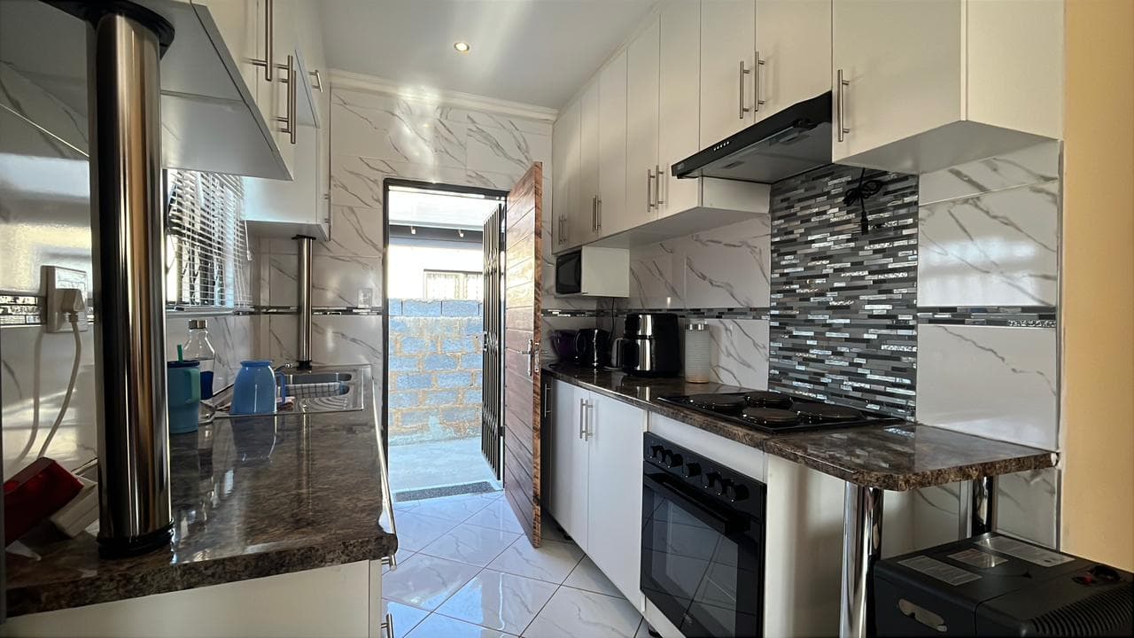 Modern 3-Bedroom Family Home in a Convenient, Family-Friendly Estate, picture 2
