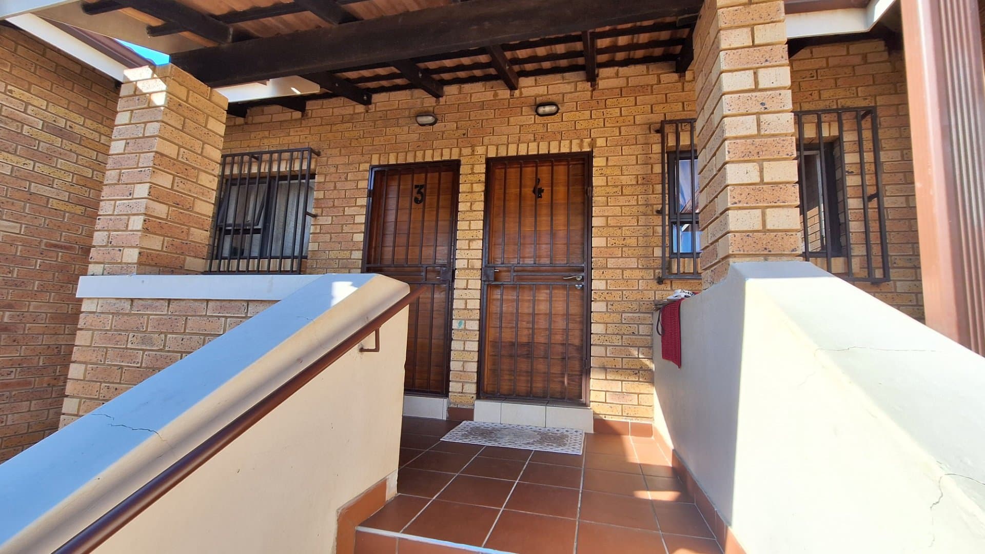Modern Pet-Friendly Upstairs Unit!, picture 3