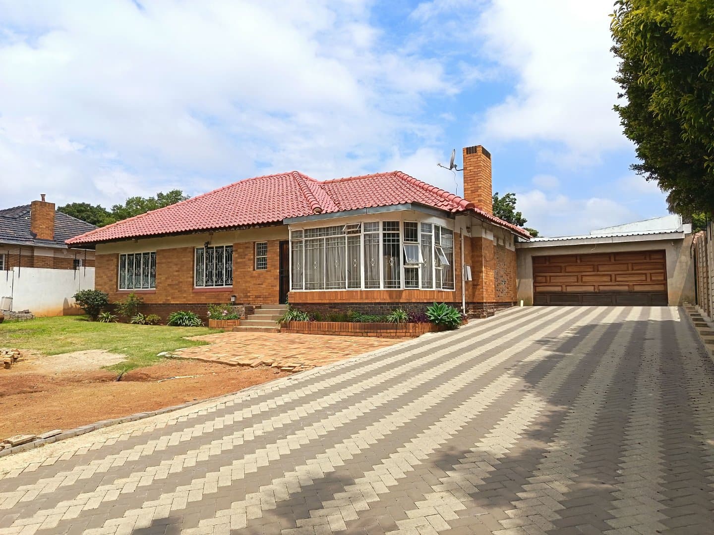 Prime Position Family Home with Modern Cottage & Endless Potential