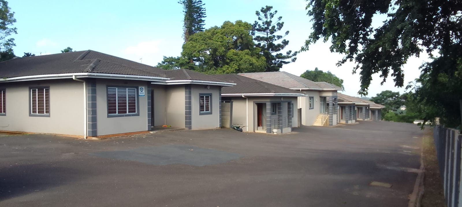 4 bedroom house for sale in Hillary /Mount Vernon with parkings (in a COMPLEX)