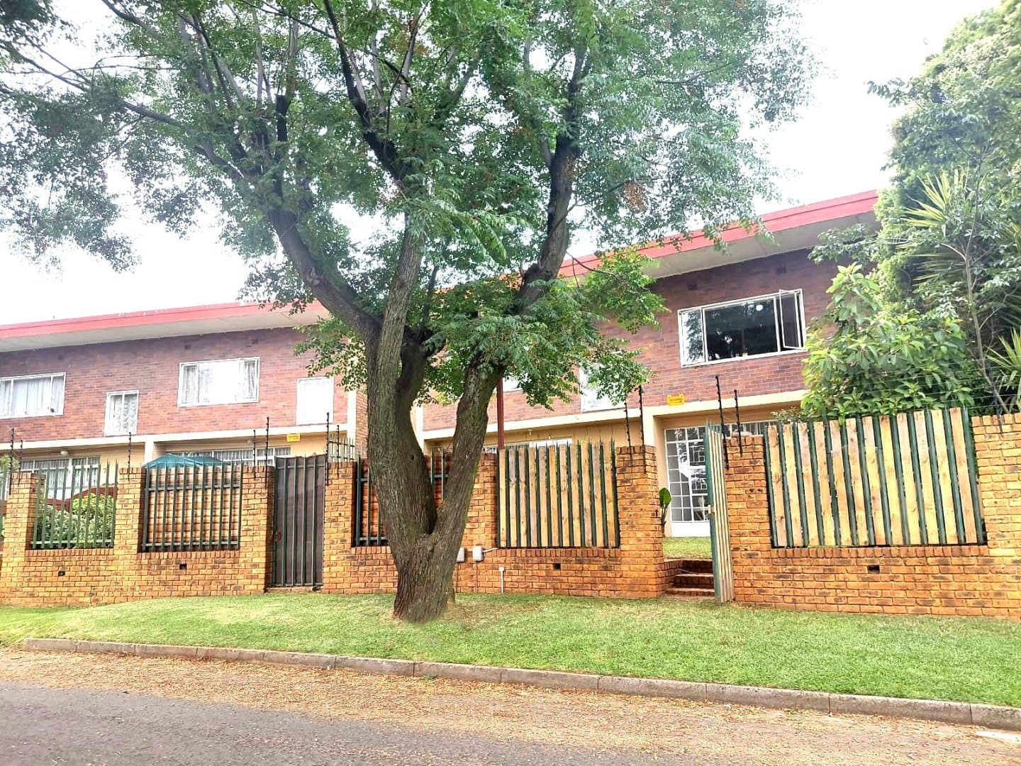 Neat and Spacious 2-Bedroom Duplex Townhouse – Ideal for Modern Living