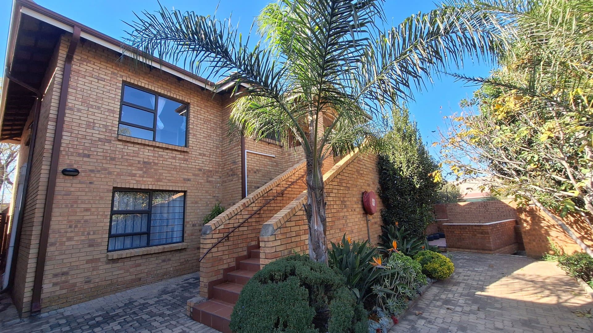 Modern Pet-Friendly Ground floor Unit!