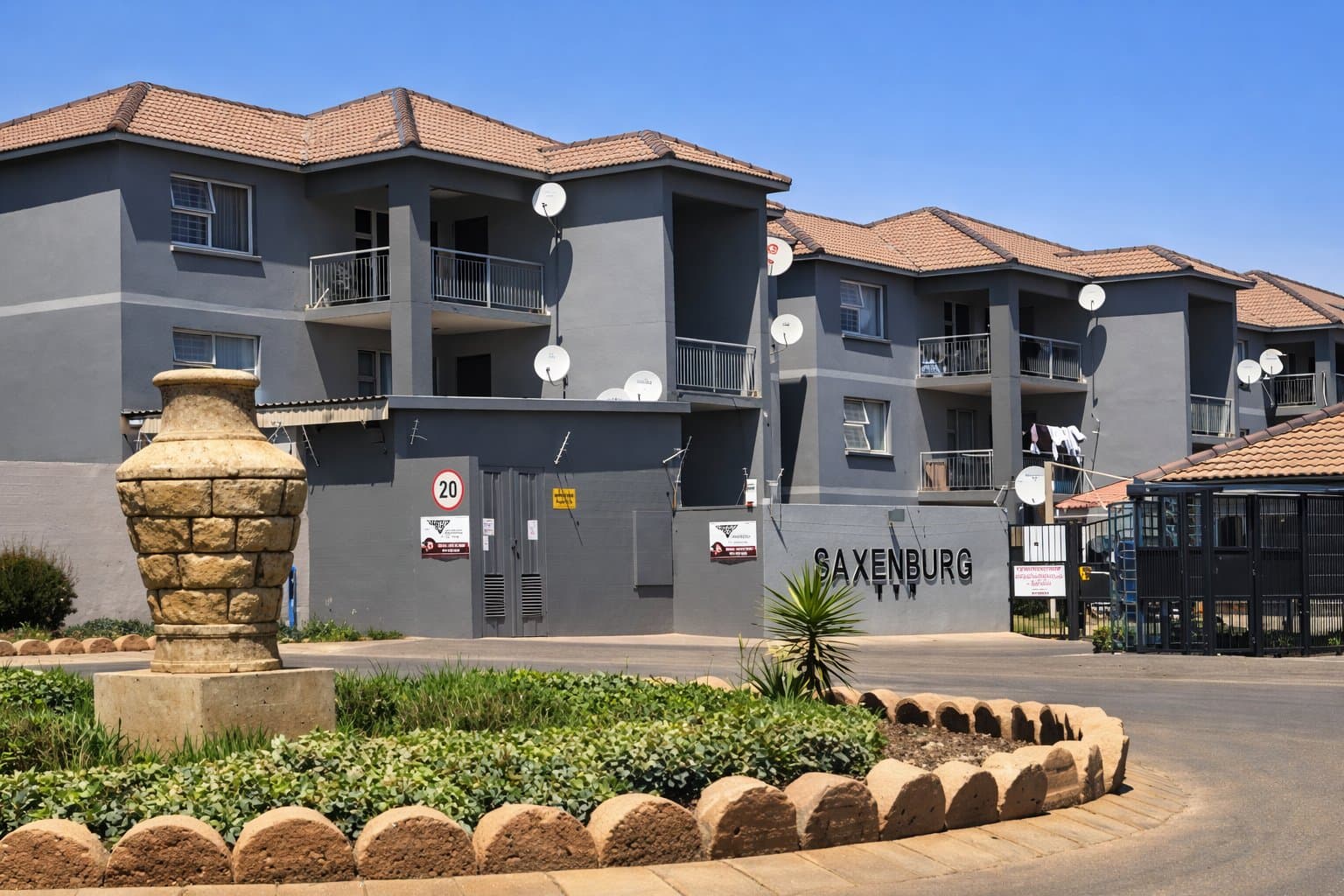Neat & Modern Townhouse in Prime Location