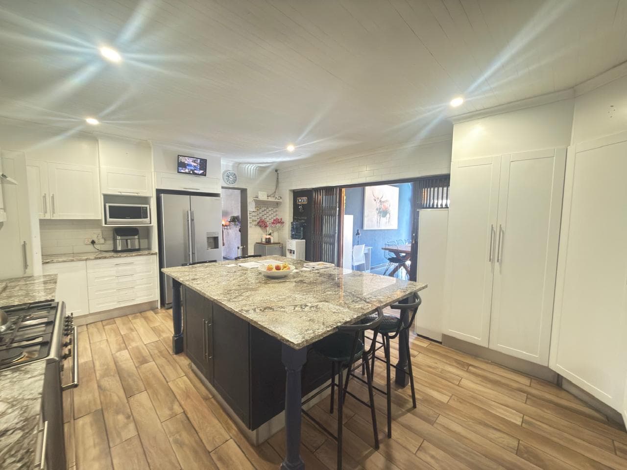 Exceptional Family Home with Outstanding Entertainment Features, picture 2