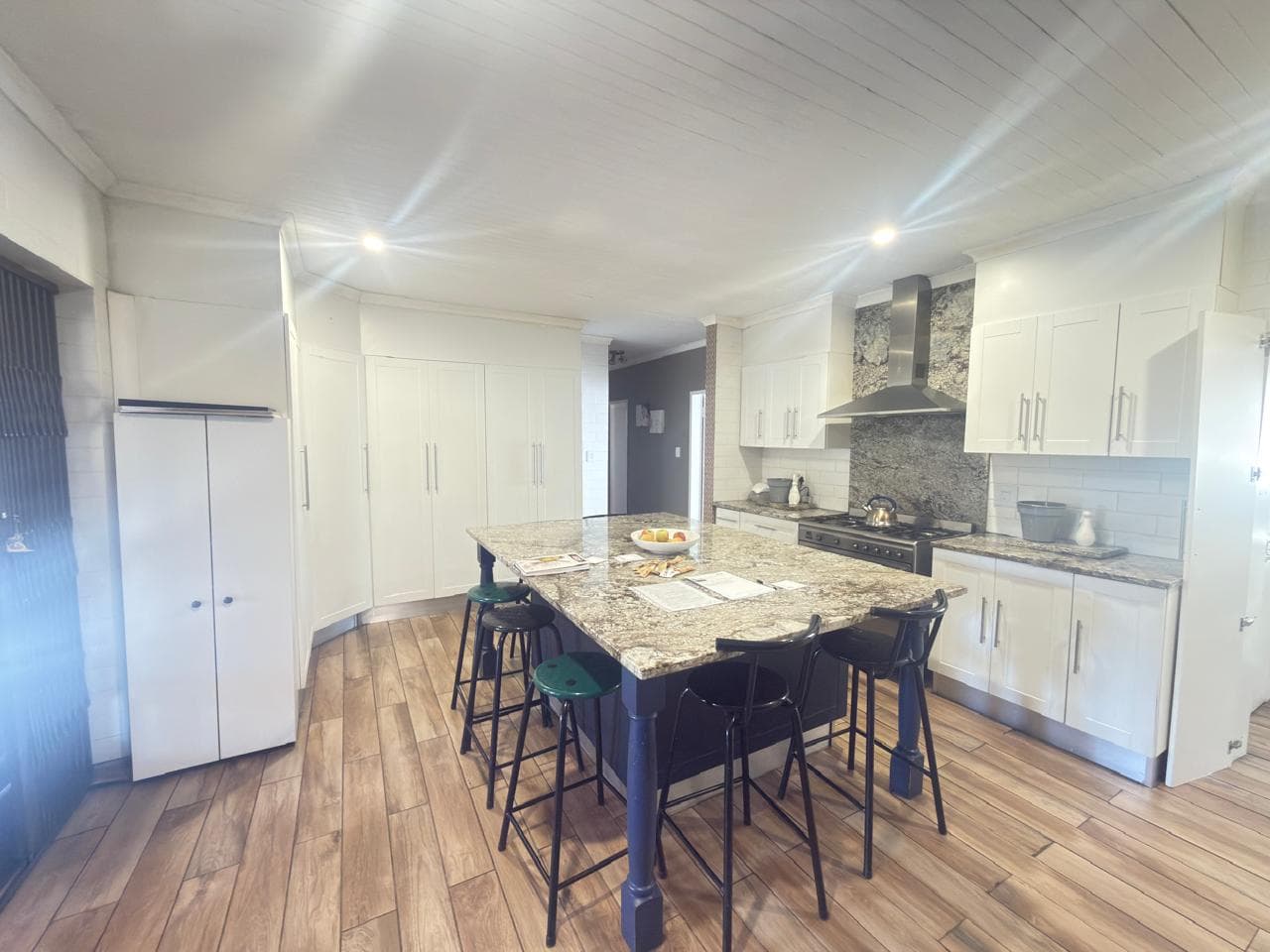 Exceptional Family Home with Outstanding Entertainment Features, picture 3