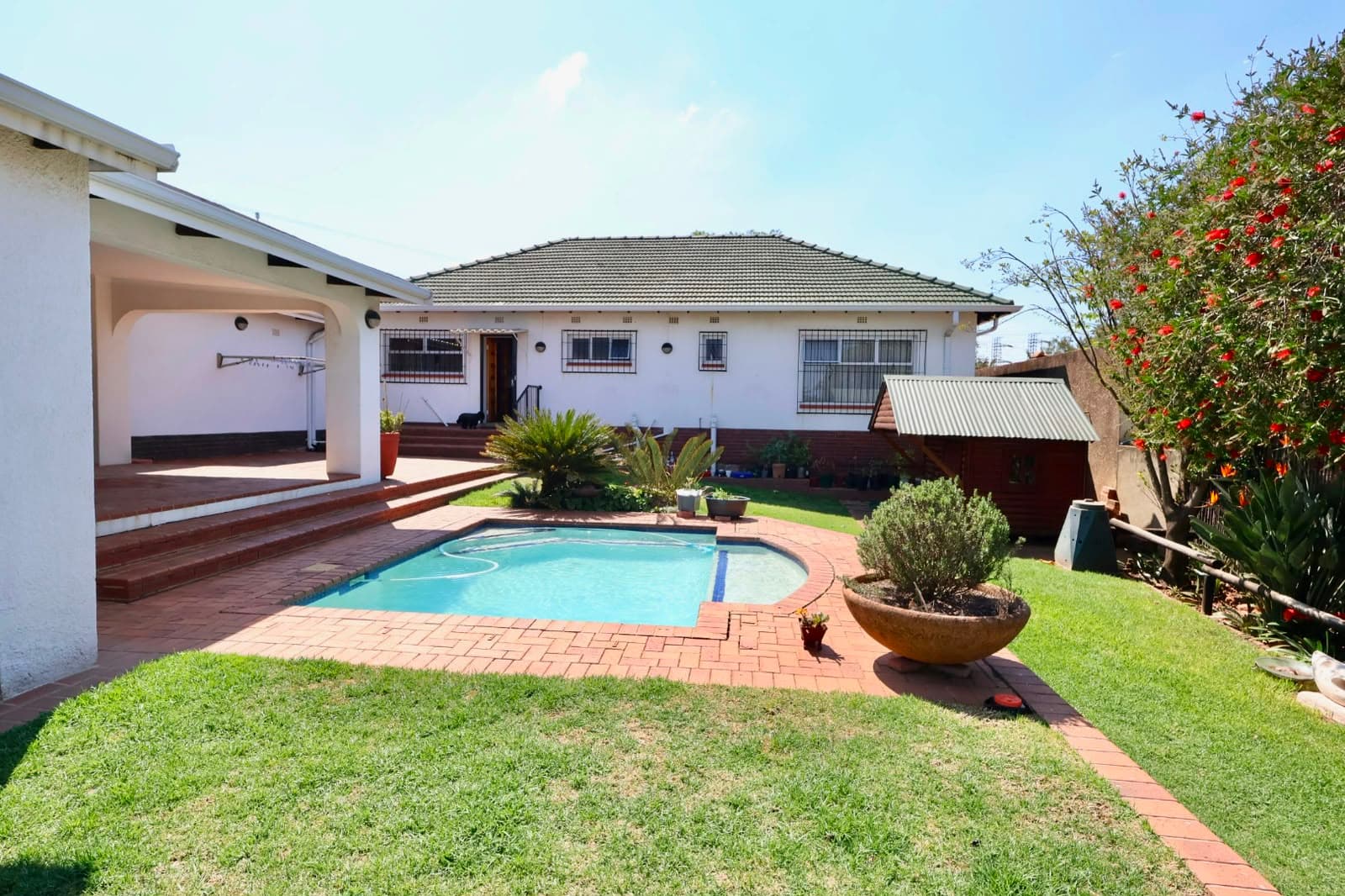 Secure & Spacious Family Home in Popular Dawnview!