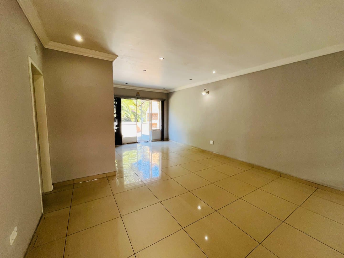 Charming Brackendowns Family Home with Pool and Garden, picture 3